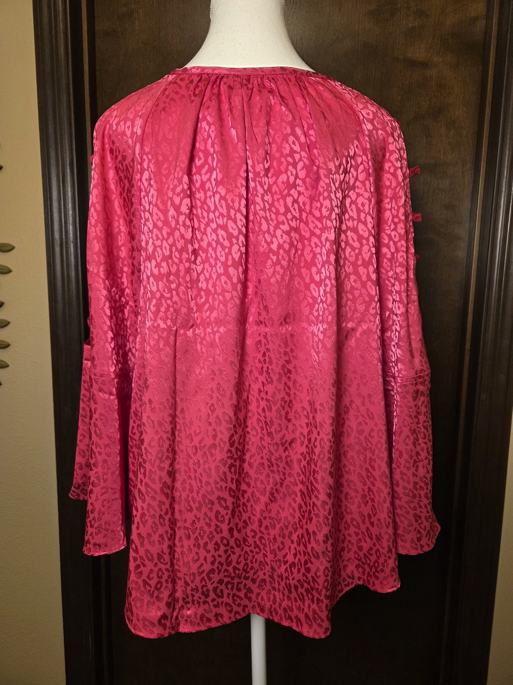 Jennifer Lopez Briggt Pink Cutout Sleeve Blouse - Picture 10 of 13